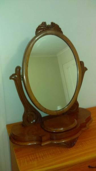 Vintage/Antique Vanity Mirror in Excellent Condition