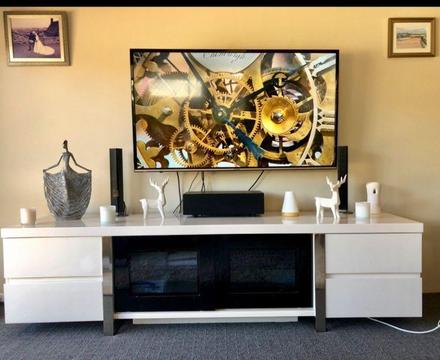 Wanted: White gloss tv cabinet