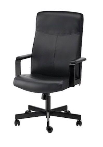Like NEW office/ desk chair. Moving sale!!