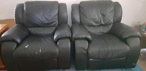 2 X LEATHER RECLINER LOUNGES