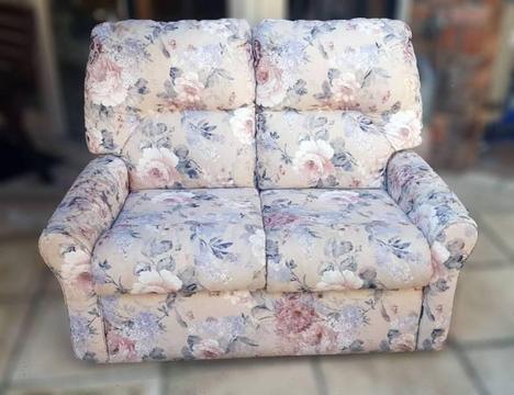 2 Seater Lounge comfortable in good condition. Pick up only
