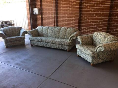 Lounge Suite - Top Quality - REDUCED!!!