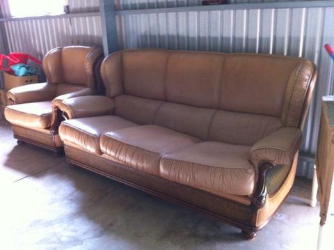 Vintage /Retro lounge - 3 seater and 2 armchairs