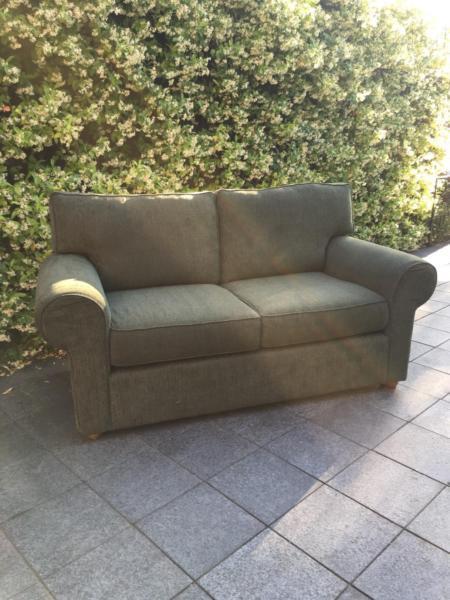 2 seater couch in immaculate condition