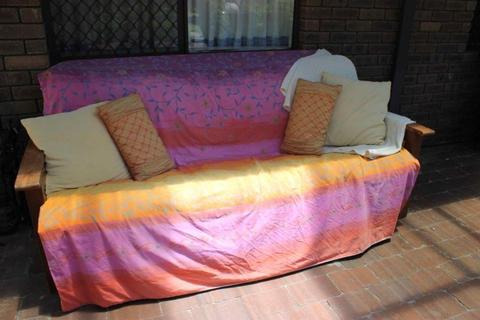 Beautiful Couch/ Day Bed