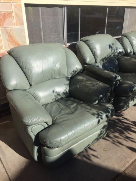 Lounge 3 seater two recliners
