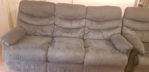 3x1 and 2x1 reclined sofa