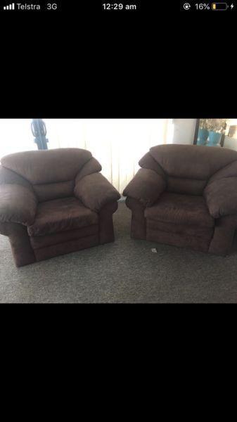 2x king size single seater couches