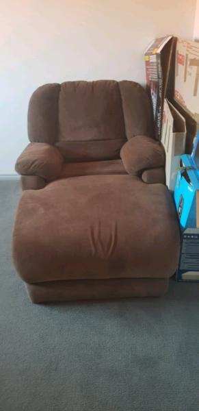 Free Couches and Recliners Mount Barker