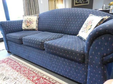 Attractive 3 piece Lounge suite for sale