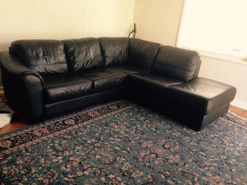 Nick Scali leather chase lounge in excellent condition