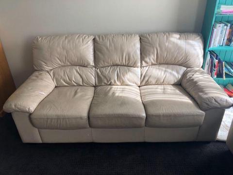 5 seater leather couch, good condition