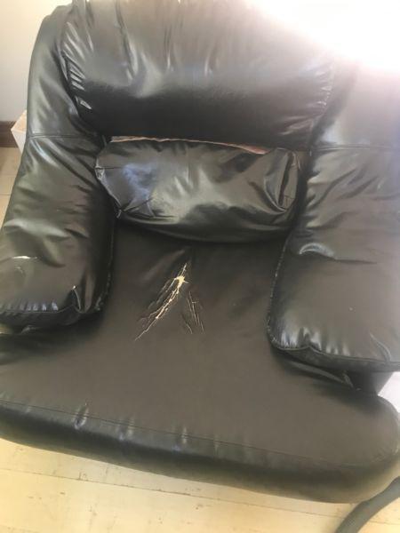 Giveaway single seater couch