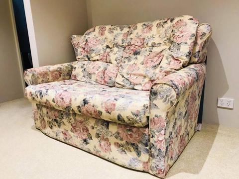 Floral pattern sofa **Fantastic condition**