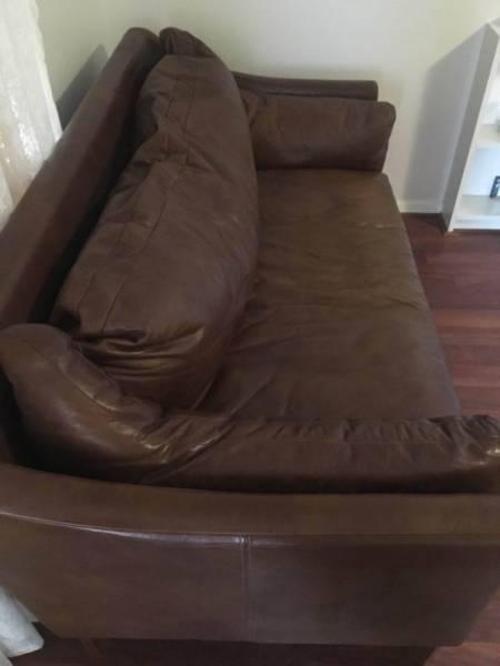 2 SEATER LEATHER LOUNGE