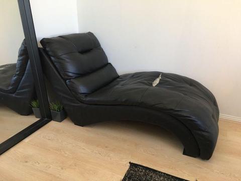 Large black sun lounge chair