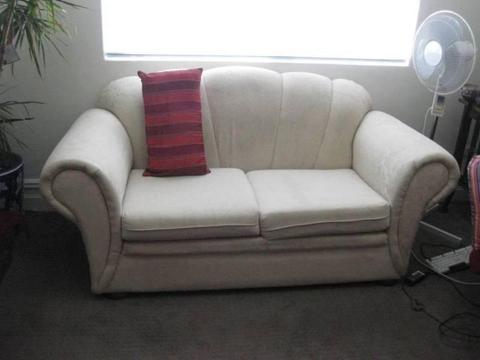 cream 2.5 seat sofa