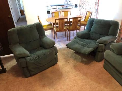 Lounge suite 2 seat lounge 2 recliner chairs