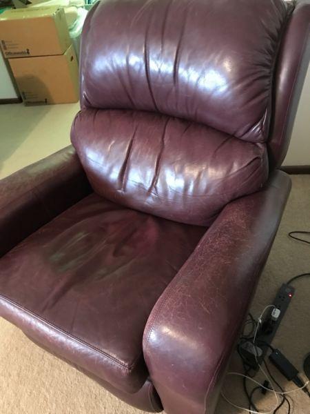 Leather lounge suite 4 recliners
