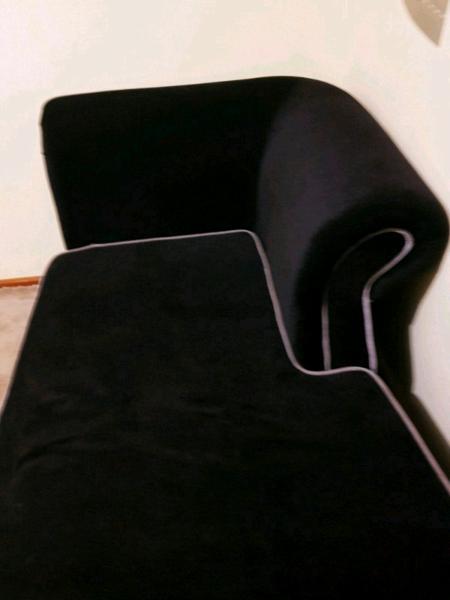 Black velvet lounge chaise