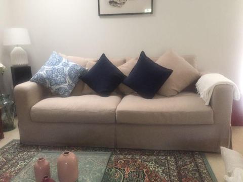 Large 2 1/2 seater couch. Cushions included