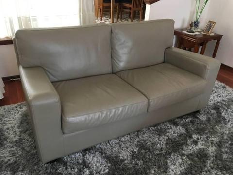 Moran leather sofas 2 x 2½ seat