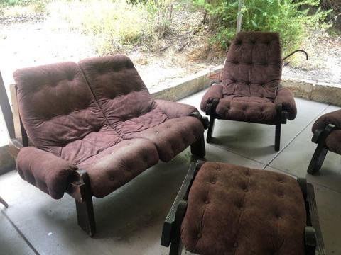 Velour brown lounge suite / sofa / couch