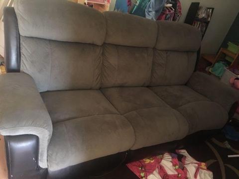 3 seater lounge recliner