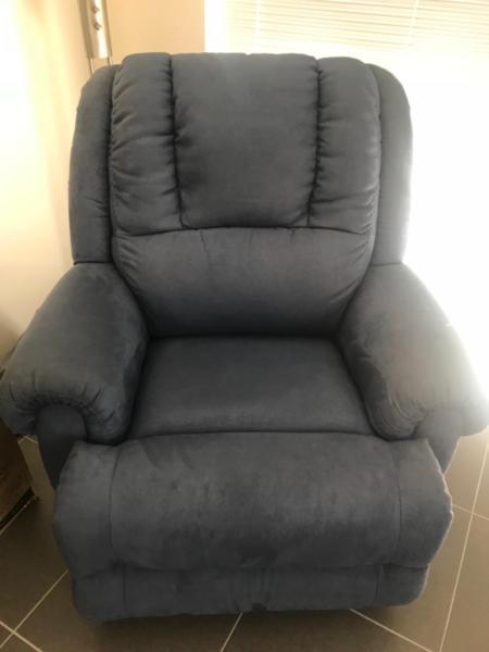 Blue single recliner chair/ lounge