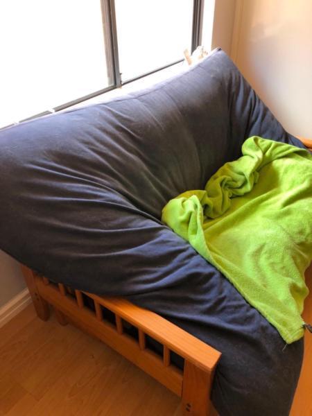 Futon fold out couch