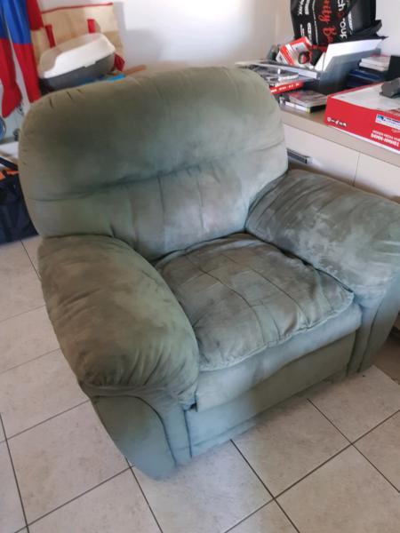 3 seater and 2 recliners for sale