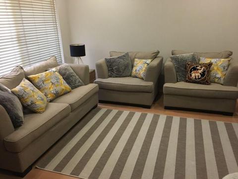 3 piece lounge suite good condition
