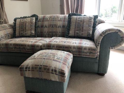 Club Lounge suite / couch 5 piece plus 2 cushions