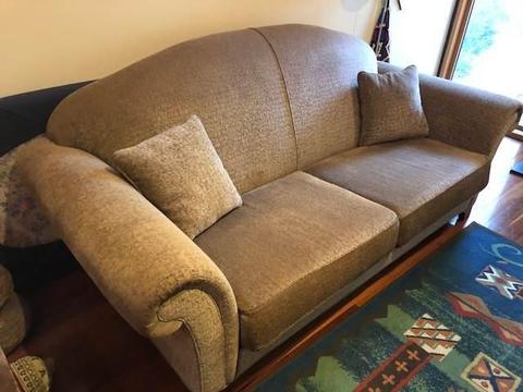 Lounge Suite, Club Style in excellent condition