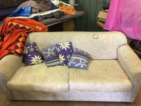 Couch for sale 2 1/2 seater