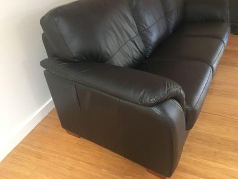 Leather lounge, 3 seater & 2seater
