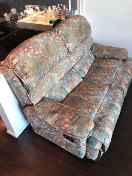 Moran Lounge Suite in very good condition