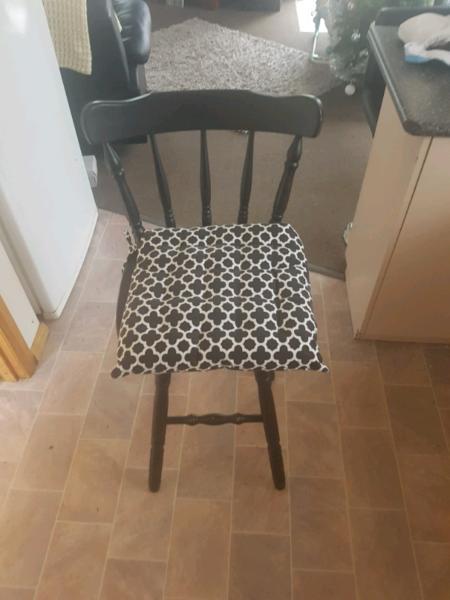 2 black bar stools with black n white cushions