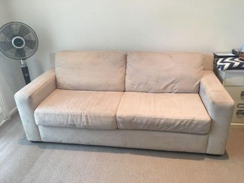 2.5 seater couch - 2nd hand. Good condition