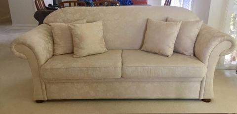 3 PIECE LOUNGE SUITE - 3 SEATER SOFA & 2 ARMCHAIRS 8 CUSHIONS