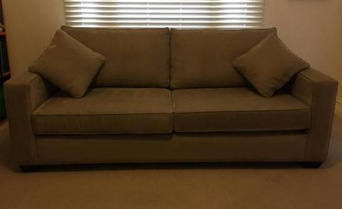 3 Seater Queen Sofa Bed in Excellent Condition