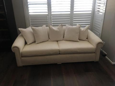 Classic white/off white 3 seater sofa in excellent condition