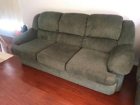 3 seater couch with 2 x recliners in great condition