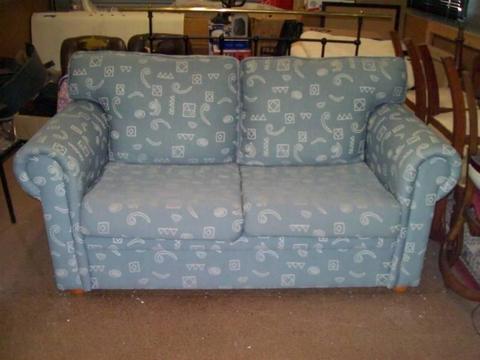 FREE 2 seater couch lounge, Clean & very little use EC