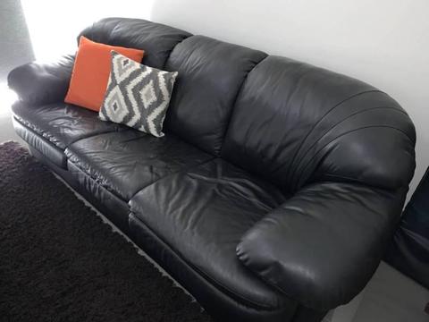 Black Leather Lounge