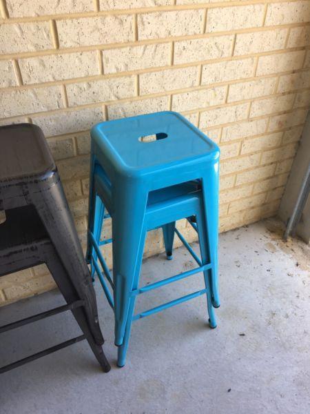 2x breakfast bar stools ASAP