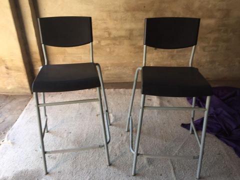 2x bar stools