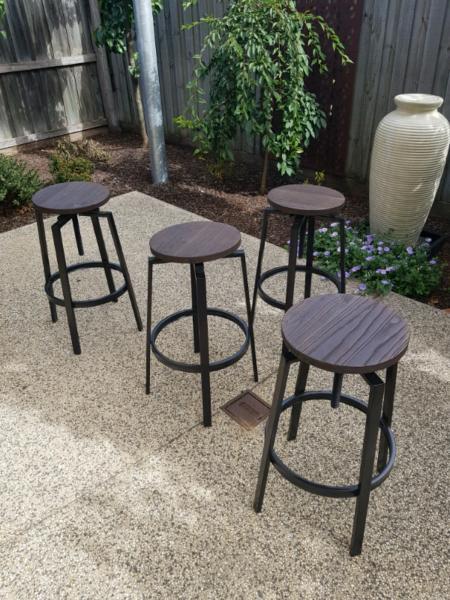 4x Industrial bar stools