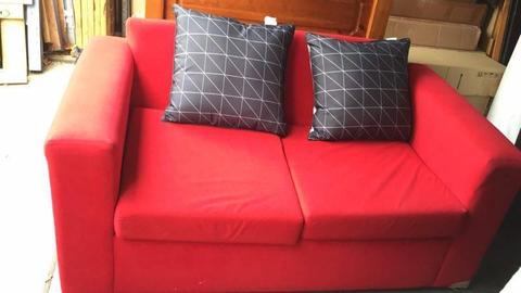 fantastic made 2.5 SEATER red fabric sofa this sofa is in very