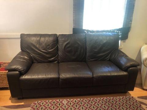Excellent condition 100% soft leather lounge suite